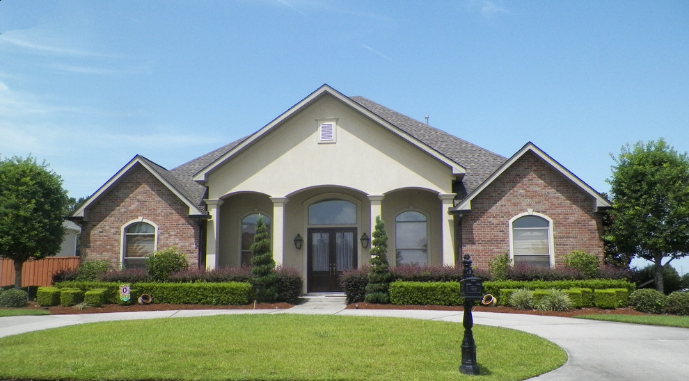 Springwood Estates Belle Chasse トラディショナル 家の外観