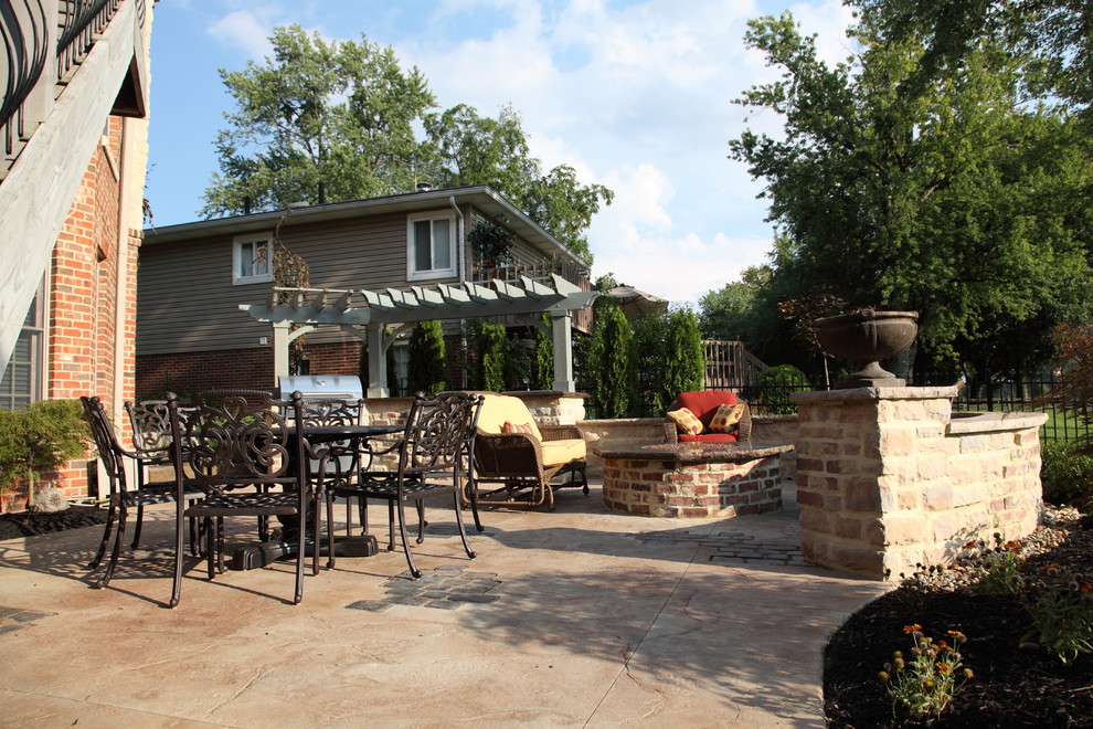 Stamped Concrete Outdoor Kitchen with Paver Inlays Traditional