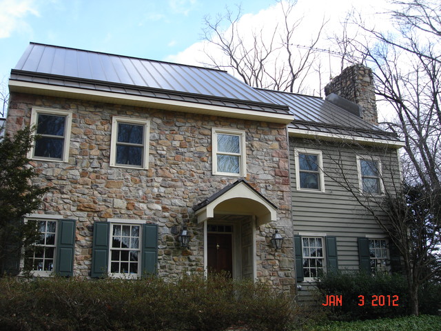 Standing Seam Metal Roof In Dark Bronze Klassisch Hauser New York Von Global Home Improvement Houzz