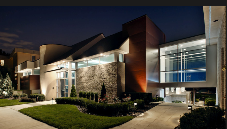 Inspiration for a contemporary house exterior in Detroit.