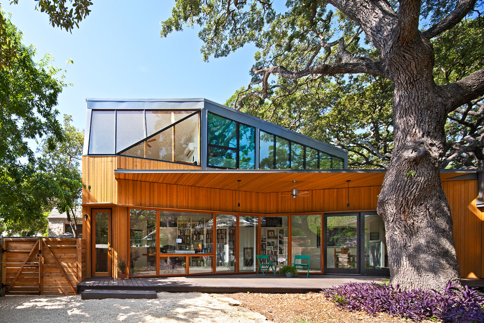 Zweistöckige Moderne Holzfassade Haus in Austin