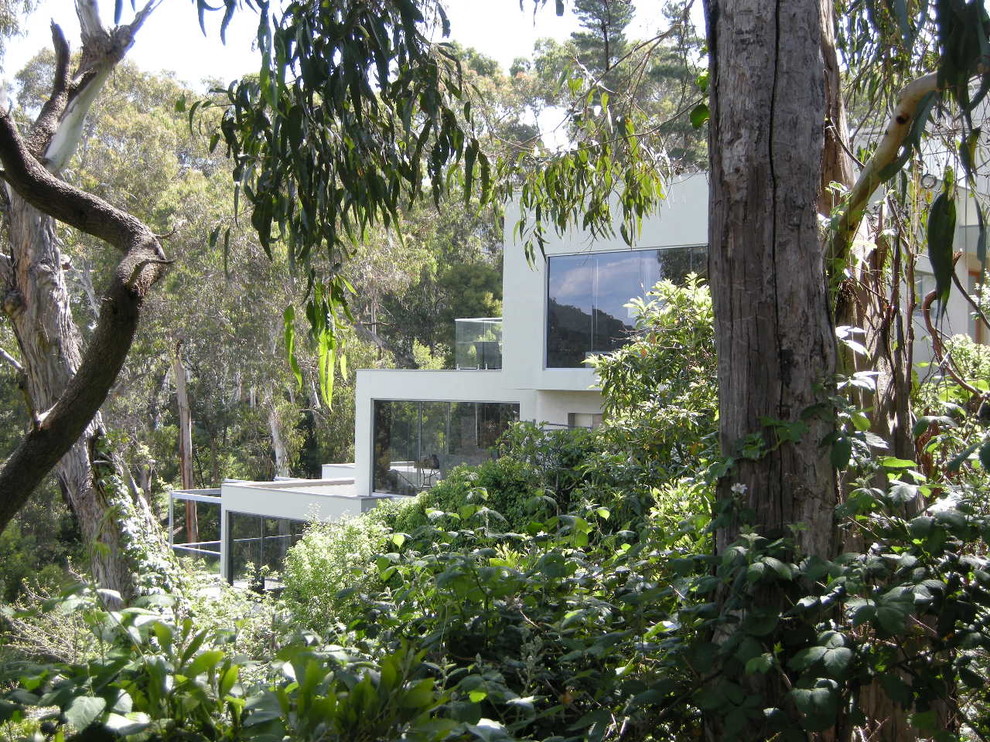 Idee per la facciata di una casa verde contemporanea a tre piani di medie dimensioni con rivestimento in stucco e tetto piano