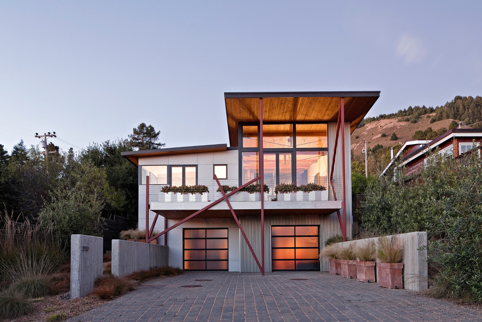 Photo of a large contemporary house exterior in San Francisco.