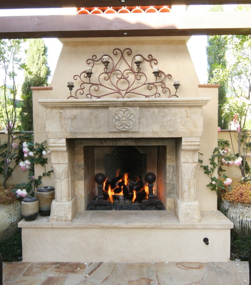 Inspiration for a mediterranean patio in Los Angeles.