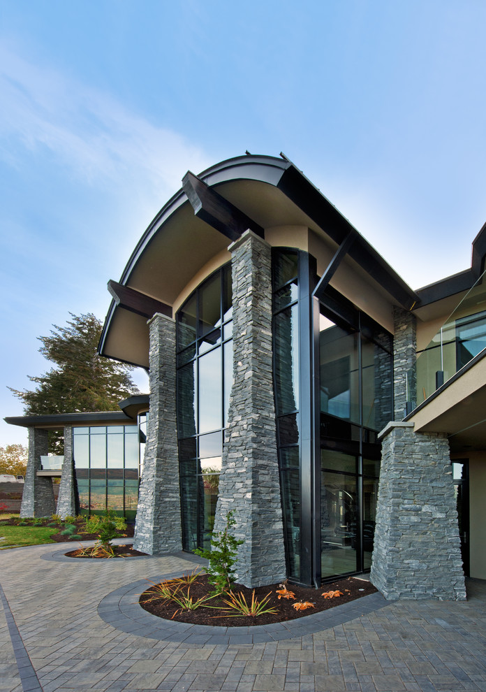 This is an example of a modern house exterior in Vancouver.