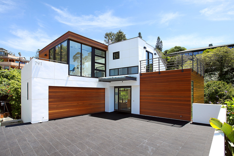 Стильный дизайн: белый, большой, двухэтажный частный загородный дом в современном стиле с комбинированной облицовкой - последний тренд