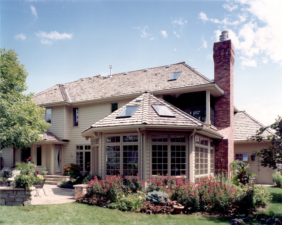 Traditional exterior home idea in Omaha
