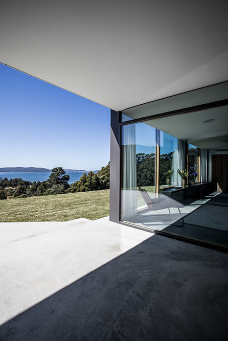 Einstöckiges Modernes Haus mit Betonfassade und Flachdach in Hobart