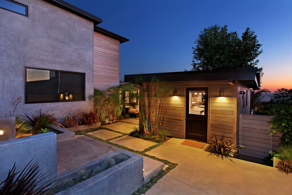 This is an example of a beach style house exterior in Orange County.