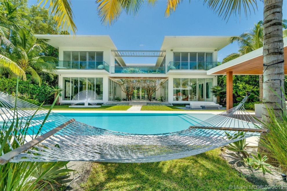 This is an example of a contemporary house exterior in Miami.