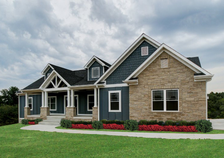 Mittelgroßes, Einstöckiges Uriges Einfamilienhaus mit Faserzement-Fassade, blauer Fassadenfarbe, Satteldach und Schindeldach in St. Louis