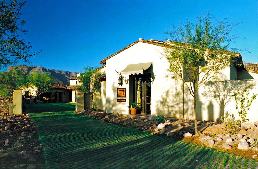 Photo of a mediterranean house exterior in Phoenix.