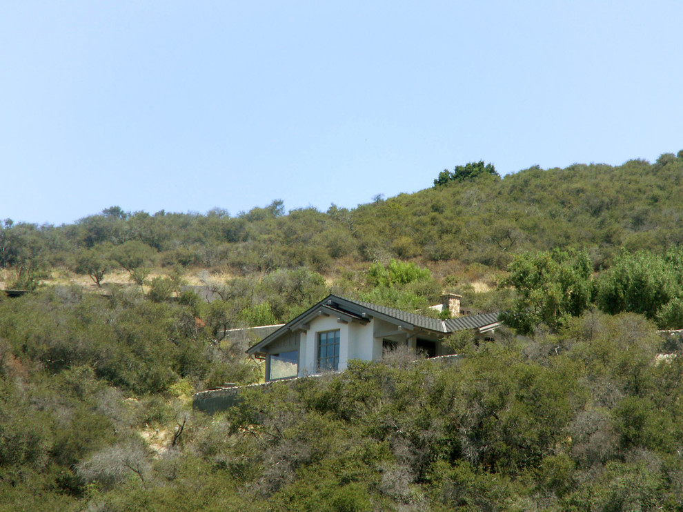 Kleines, Einstöckiges Retro Haus mit grauer Fassadenfarbe in Santa Barbara