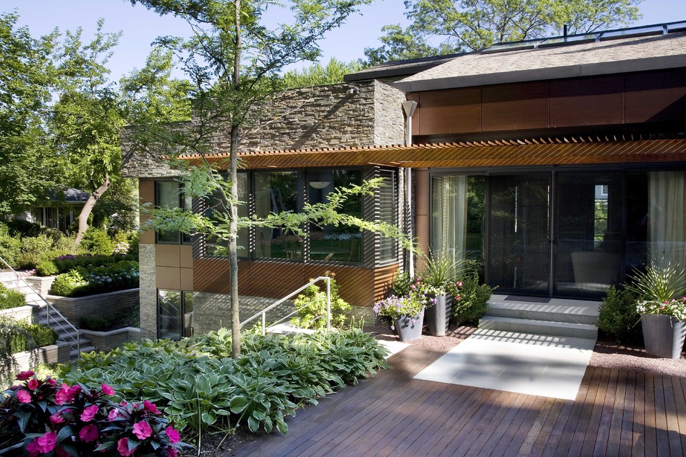 Photo of a contemporary bungalow house exterior in New York.