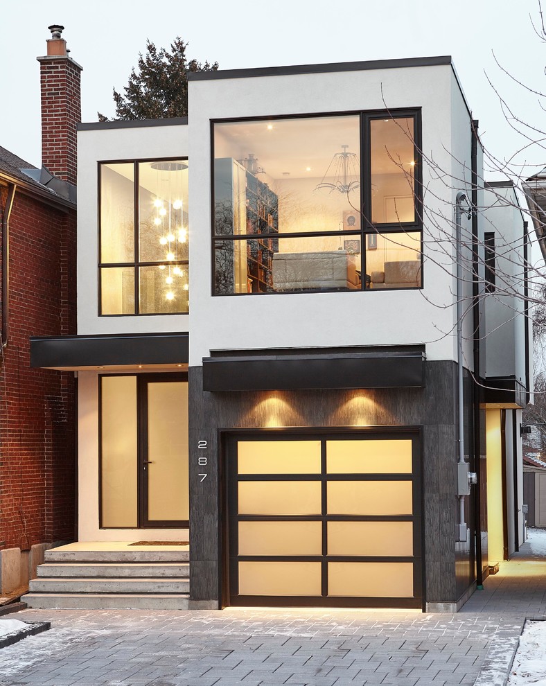 Inspiration for a contemporary house exterior in Toronto.