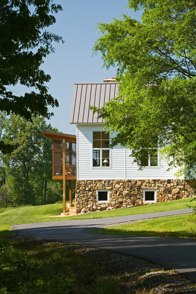 Foto della facciata di una casa country di medie dimensioni