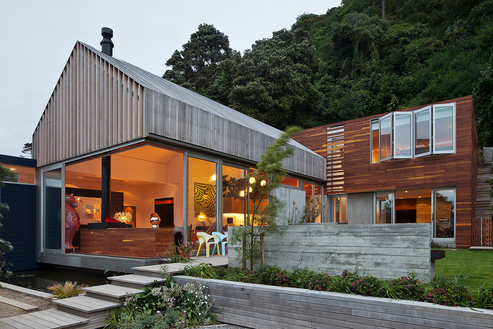 Medium sized contemporary two floor house exterior in Wellington.