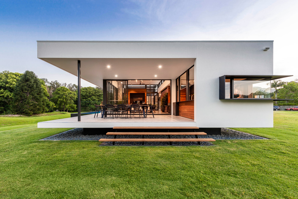 Einstöckiges Modernes Einfamilienhaus mit weißer Fassadenfarbe und Flachdach in Gold Coast - Tweed