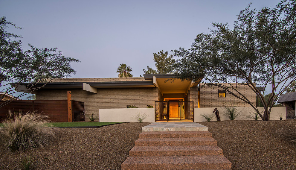 Tam O'Shanter Residence Midcentury Exterior Phoenix by Identity