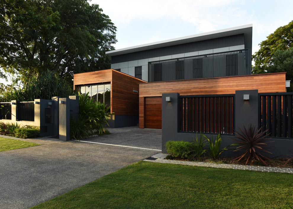 Zweistöckiges Modernes Einfamilienhaus mit Mix-Fassade, schwarzer Fassadenfarbe und Flachdach in Brisbane