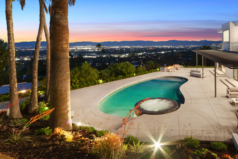 Tarzana Contemporary Exterior Los Angeles by Trinity Builders