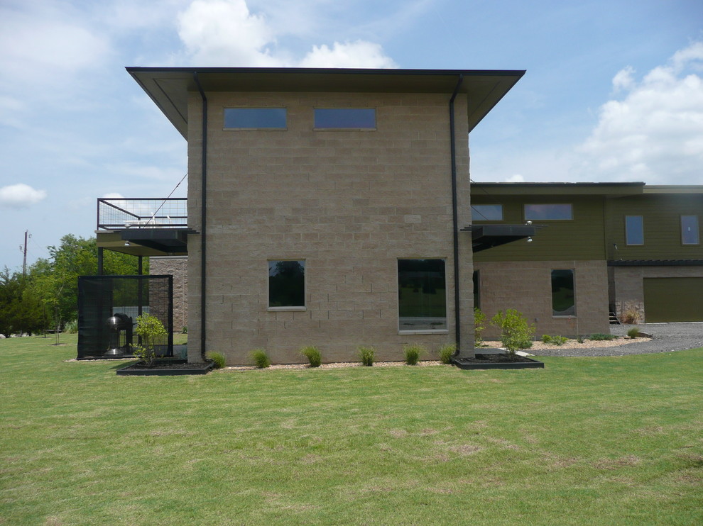 Photo of a modern house exterior in Dallas.
