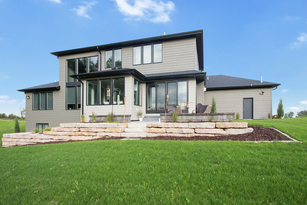Foto de fachada de casa minimalista grande de dos plantas con revestimientos combinados y tejado de teja de madera