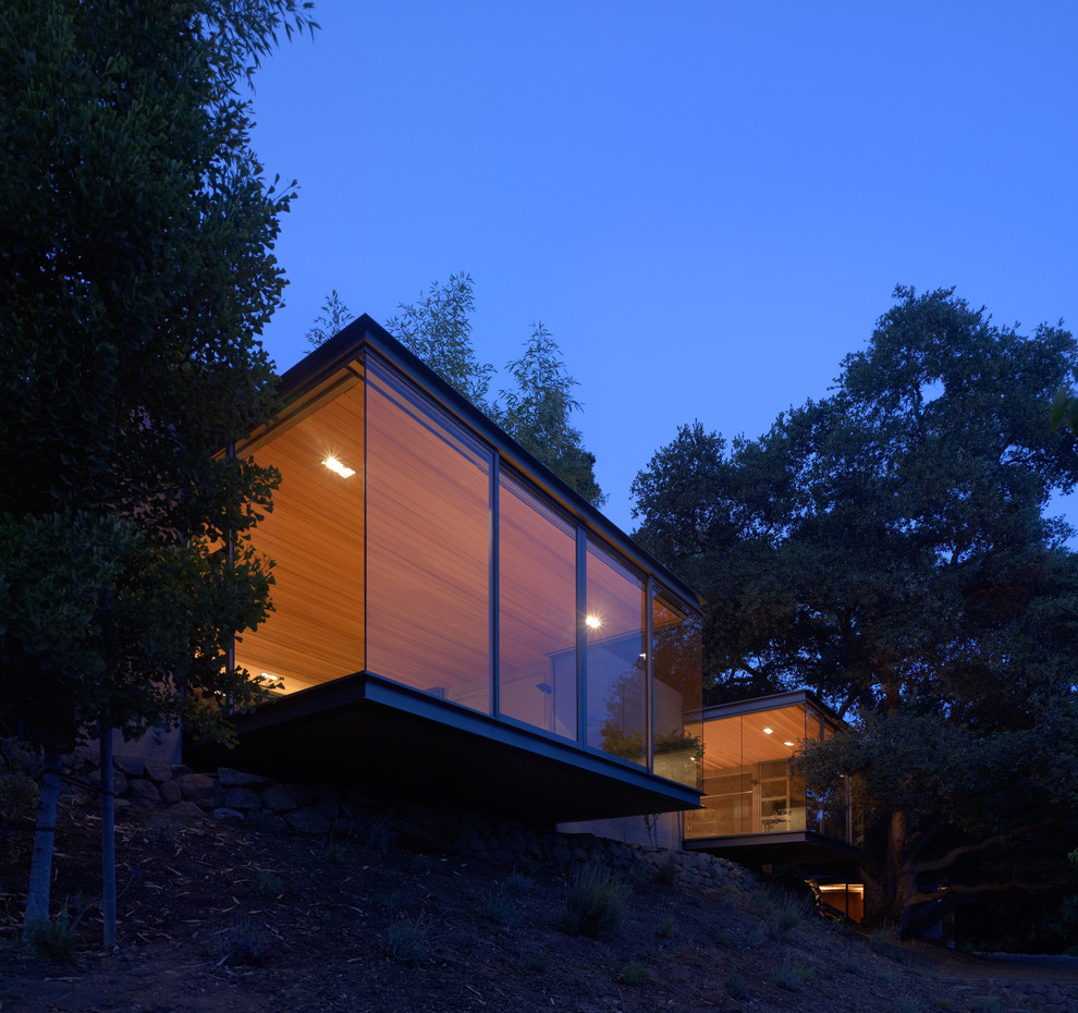 Kleines, Einstöckiges Modernes Haus mit Glasfassade und Flachdach in San Francisco