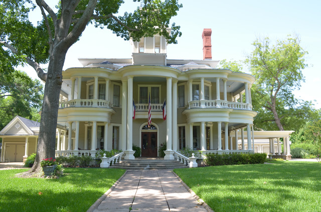 Terrell Tx Tom And Nancy Aldinger Classique Façade Dallas Par Sarah Greenman Houzz 7046