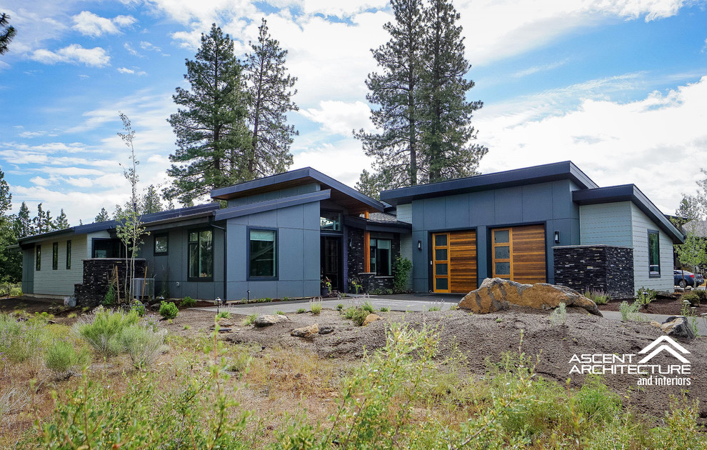 Photo of a contemporary house exterior.