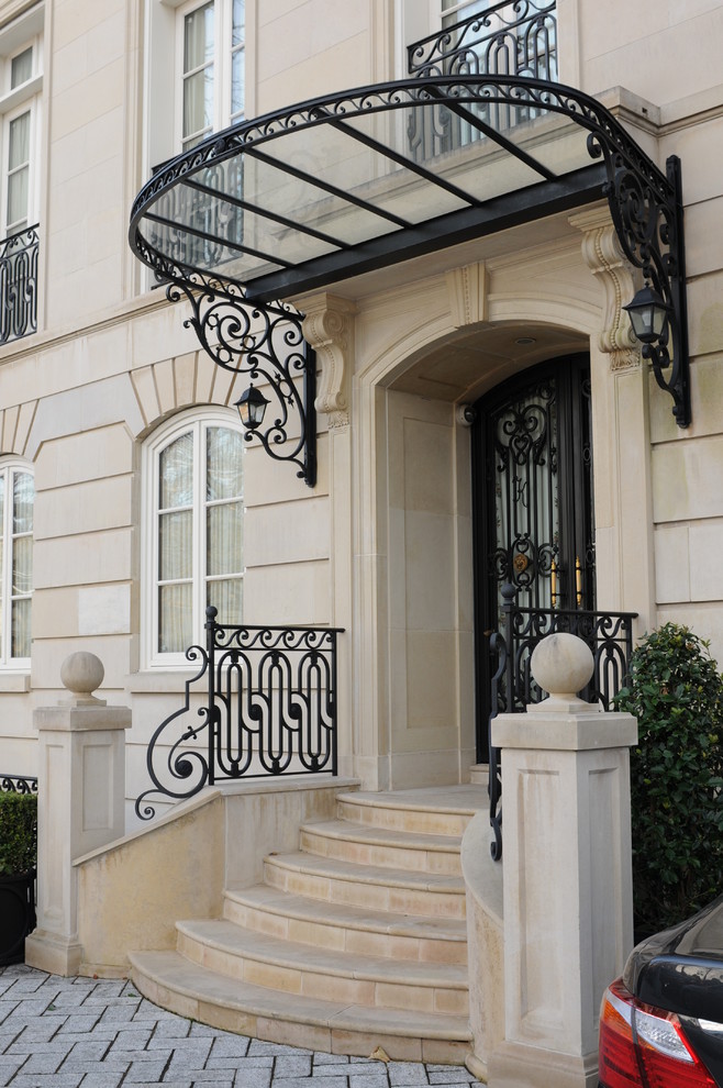 TEXAS LIMESTONE TOWNHOUSE IN BROOKLYN, NY Traditional Exterior