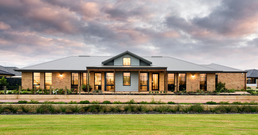 Großes, Einstöckiges Landhaus Haus mit brauner Fassadenfarbe in Perth