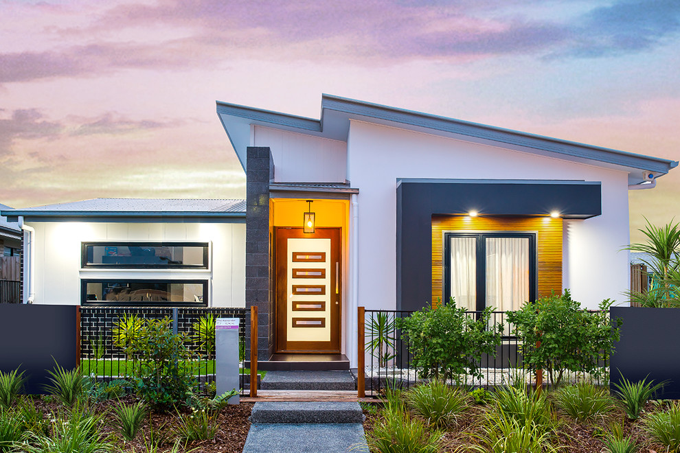 Example of an urban exterior home design in Brisbane