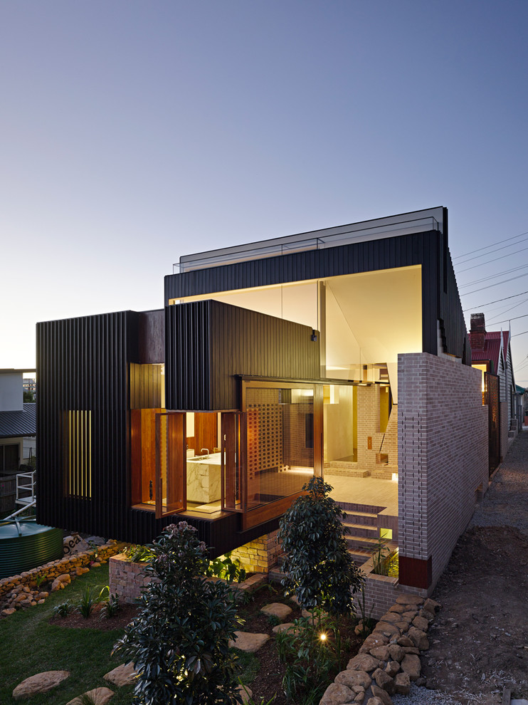 This is an example of a contemporary two floor house exterior in Brisbane.