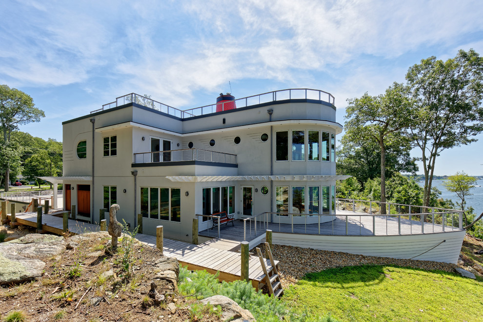 Zweistöckiges Maritimes Haus mit grauer Fassadenfarbe in Providence