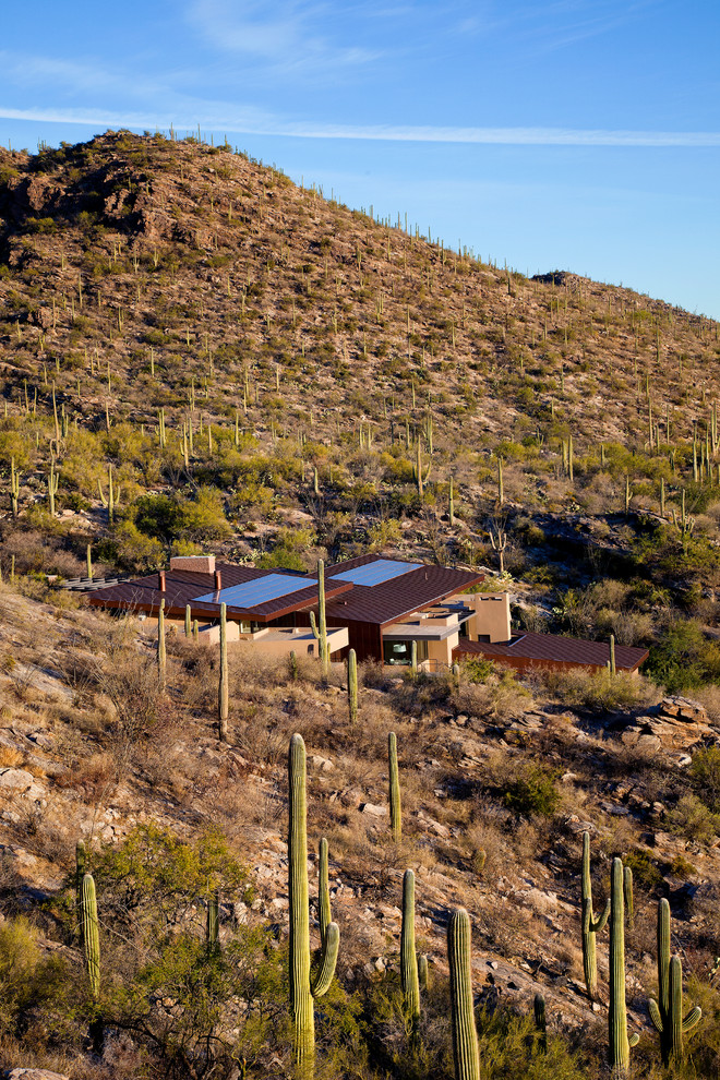Geräumiges, Zweistöckiges Modernes Haus mit Mix-Fassade und beiger Fassadenfarbe in Phoenix