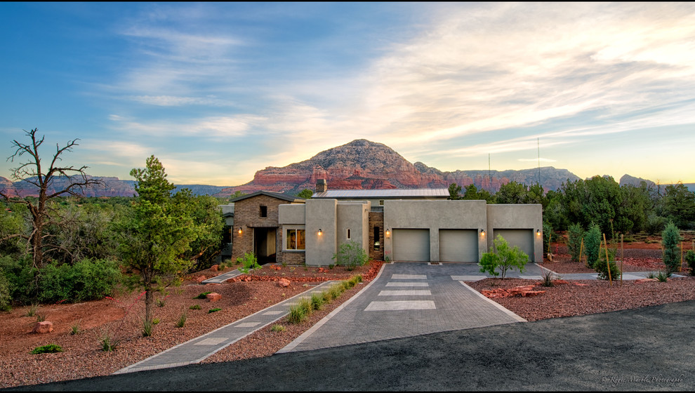 This is an example of a classic house exterior in Phoenix.