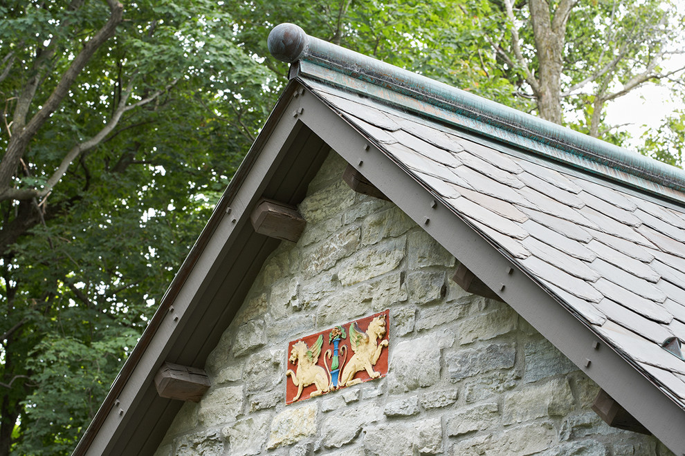 Example of a mountain style exterior home design in Minneapolis