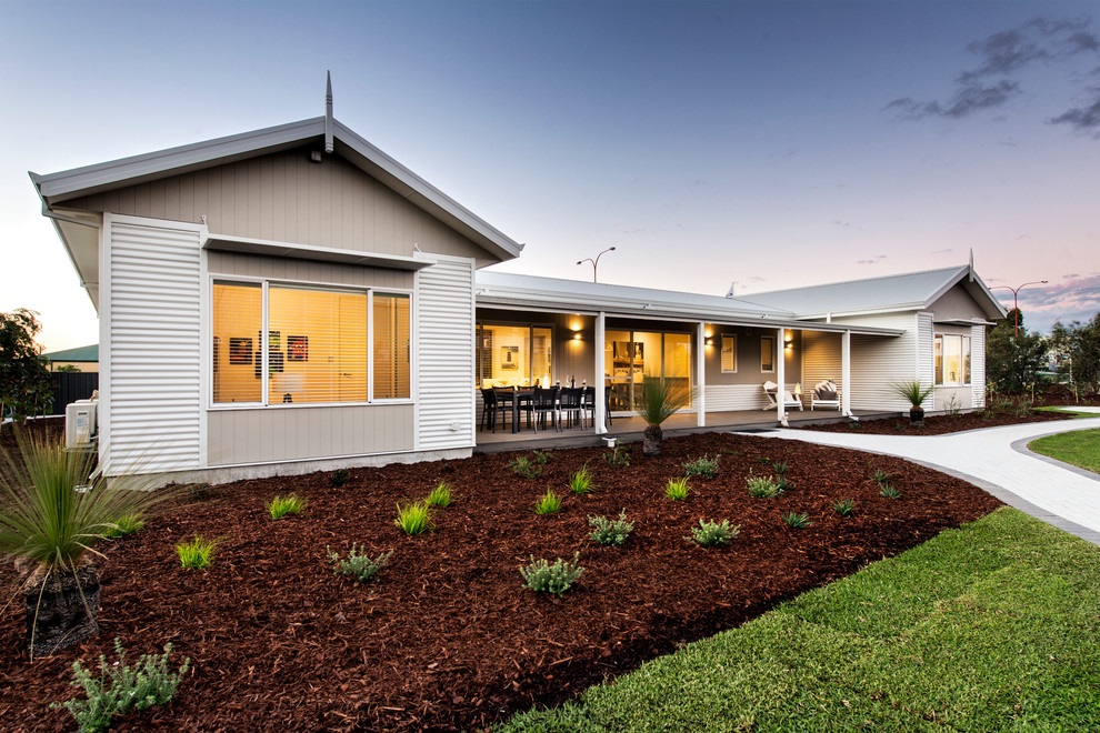 Cottage exterior home idea in Perth