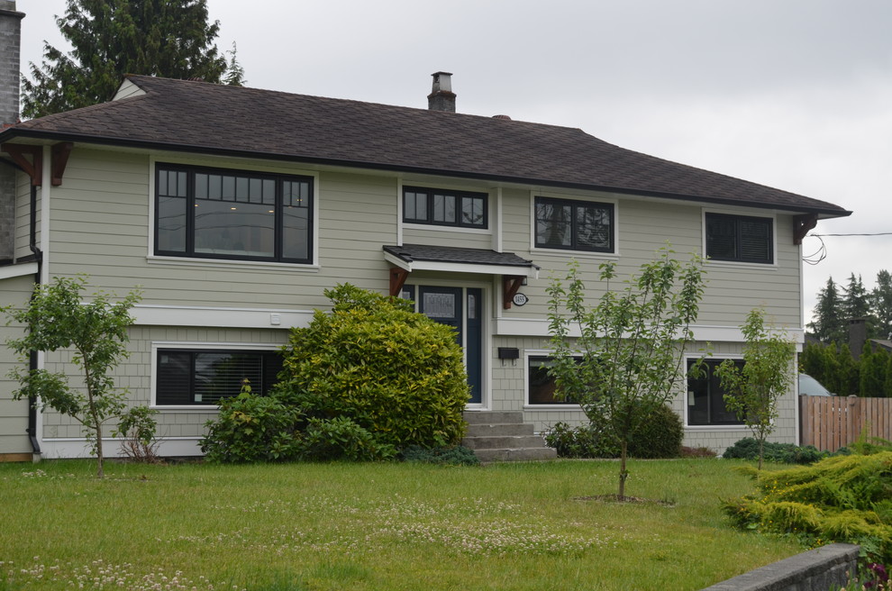 Photo of a classic house exterior in Vancouver.