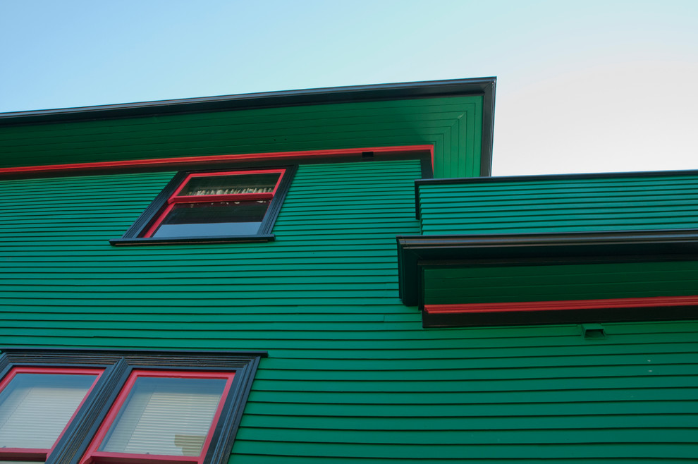 Klassische Holzfassade Haus mit grüner Fassadenfarbe in Vancouver