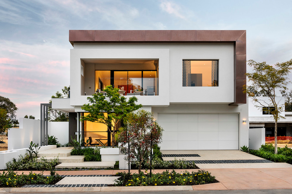 Свежая идея для дизайна: двухэтажный, белый дом в современном стиле с плоской крышей - отличное фото интерьера