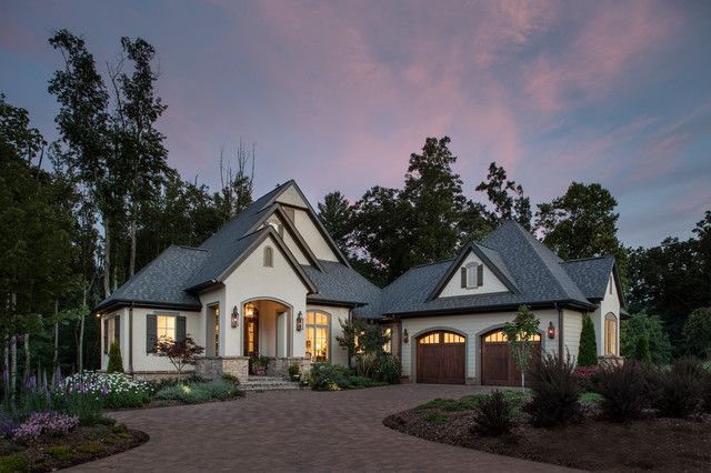 The "New Traditional" Home - Exterior - Klassisch modern - Häuser