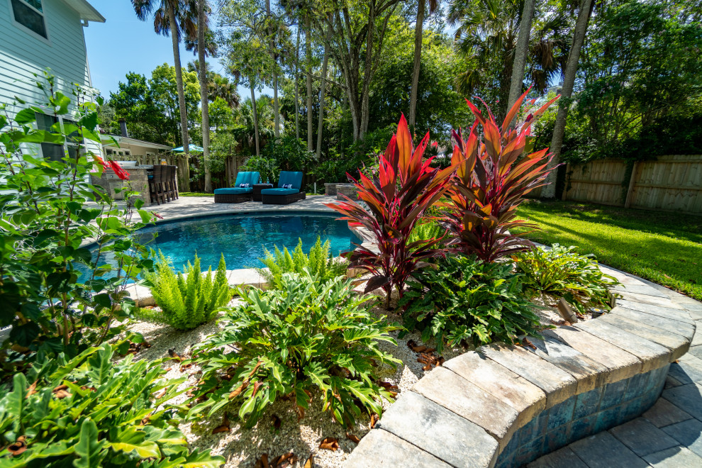 Mid-sized island style exterior home photo in Jacksonville