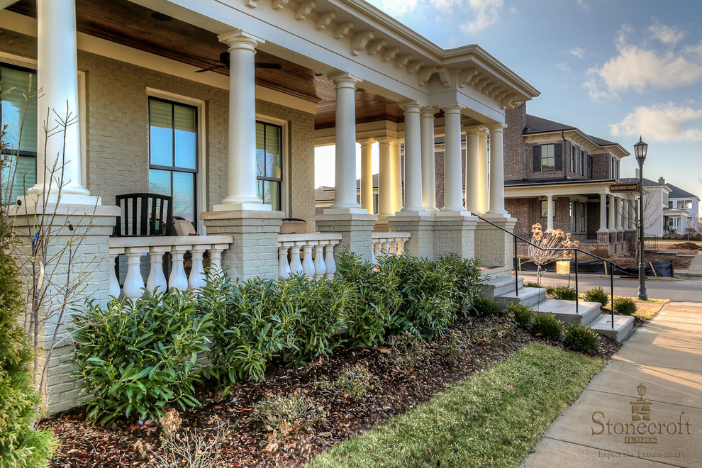 Example of a classic exterior home design in Louisville