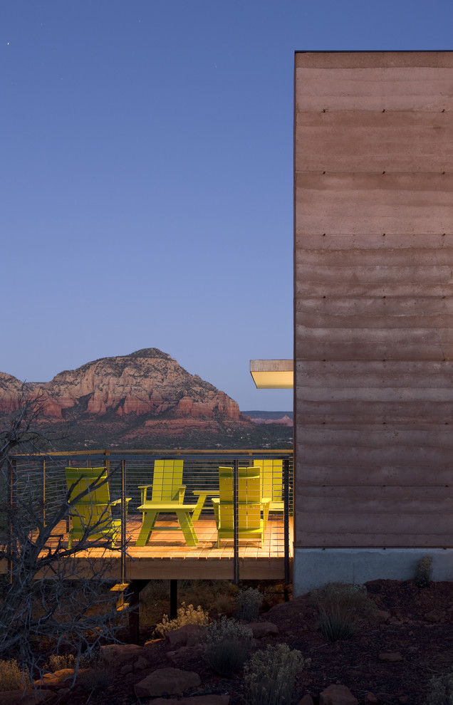 Inspiration for a modern house exterior in Phoenix.