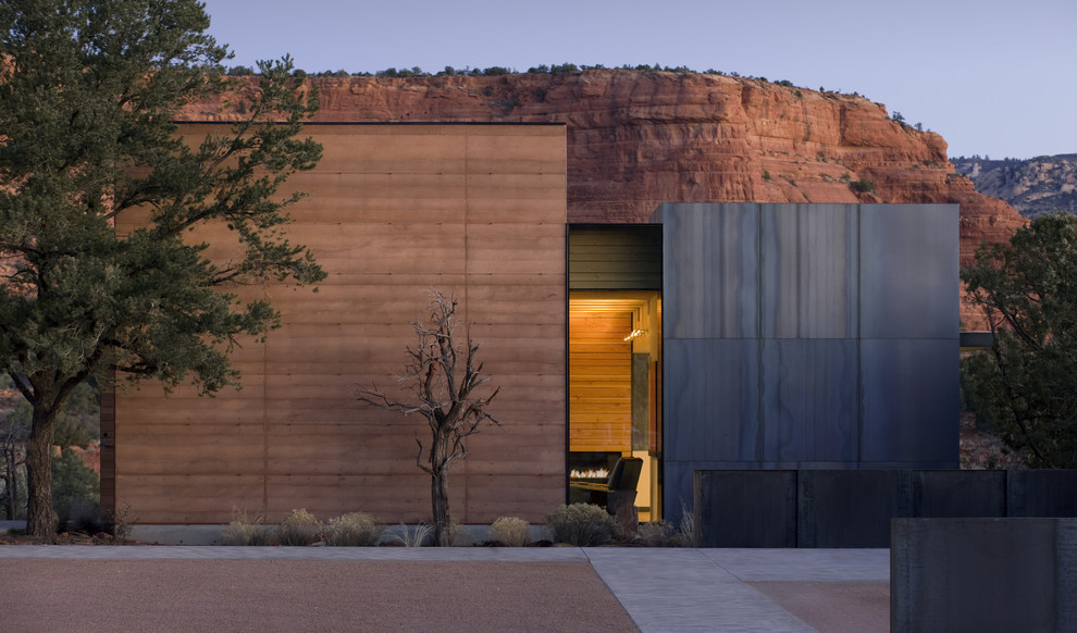 Photo of a modern house exterior in Phoenix.