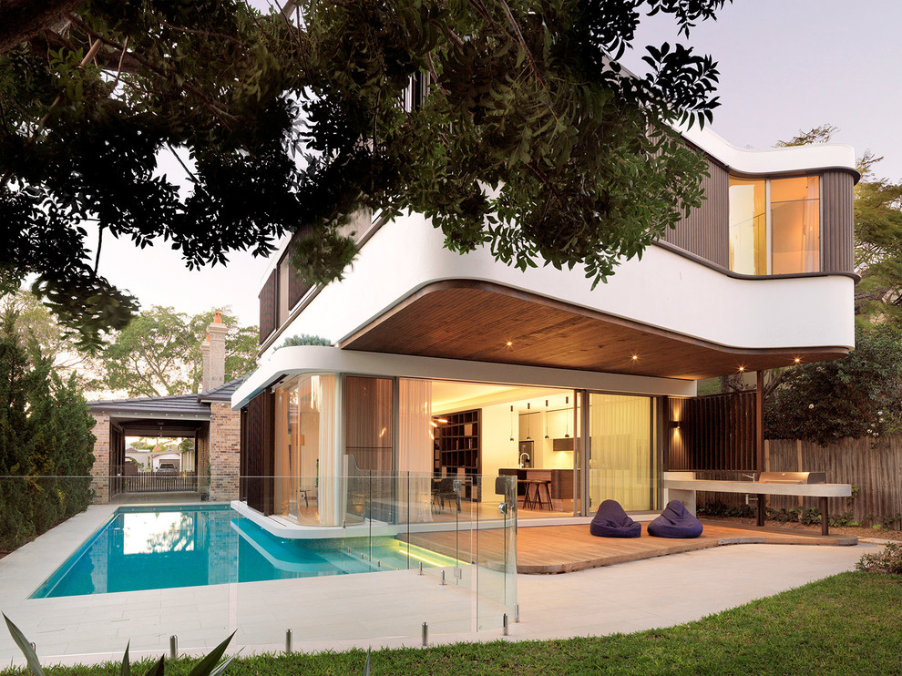 Immagine della villa multicolore contemporanea a due piani con rivestimenti misti e tetto piano