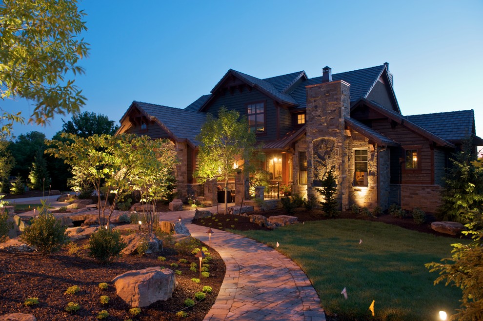 Design ideas for a traditional house exterior in Kansas City.