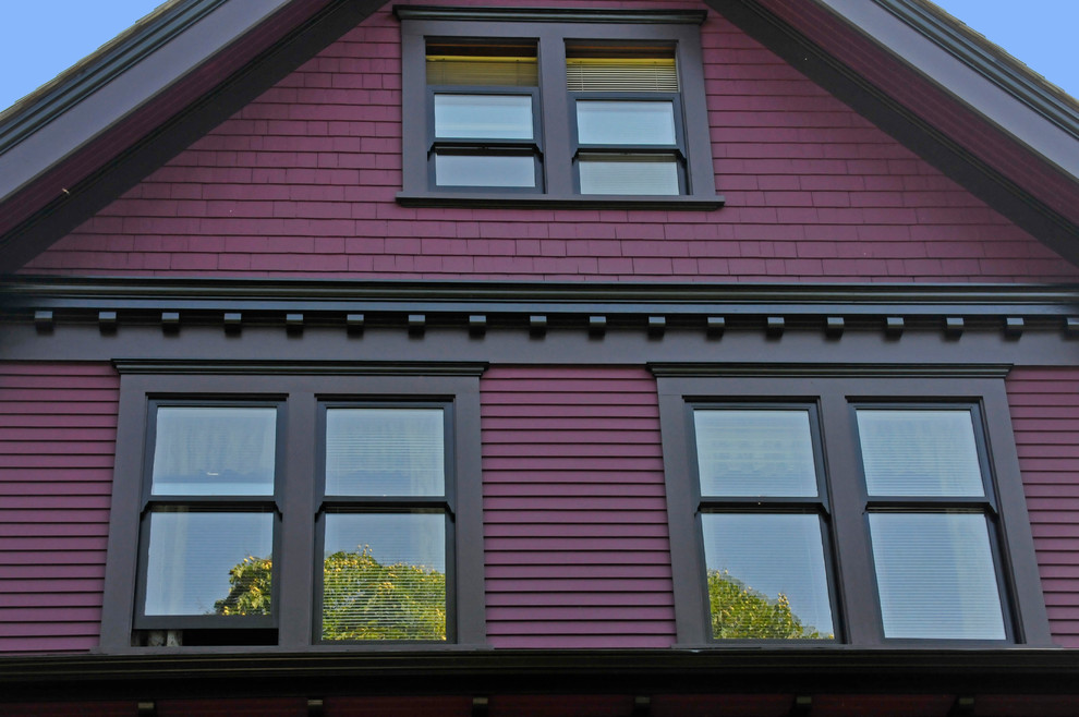 バンクーバーにあるエクレクティックスタイルのおしゃれな家の外観の写真